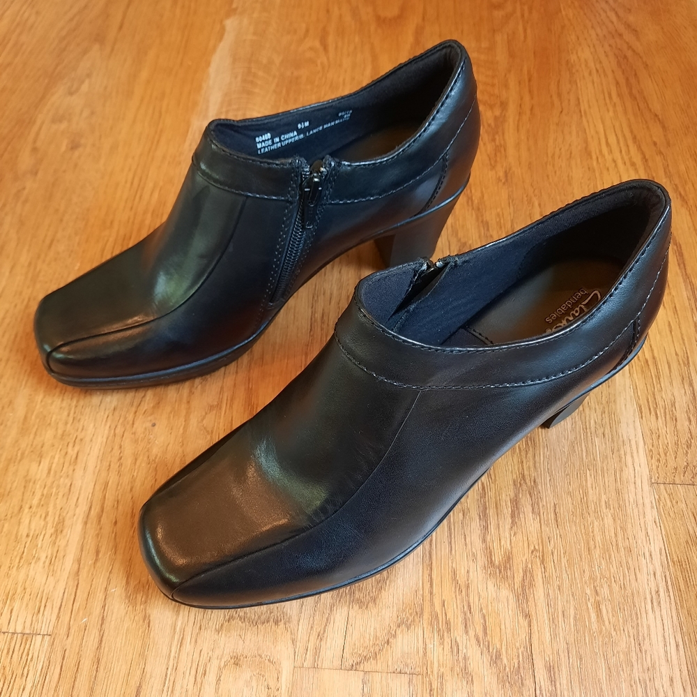 Clarks Bendables Women's Black Leather Zip Up Ankle Bootie Square Toe Sz 9.5 M